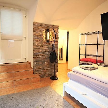 Fully Equipped Apartment Near Main Station Würzburg Esterno foto