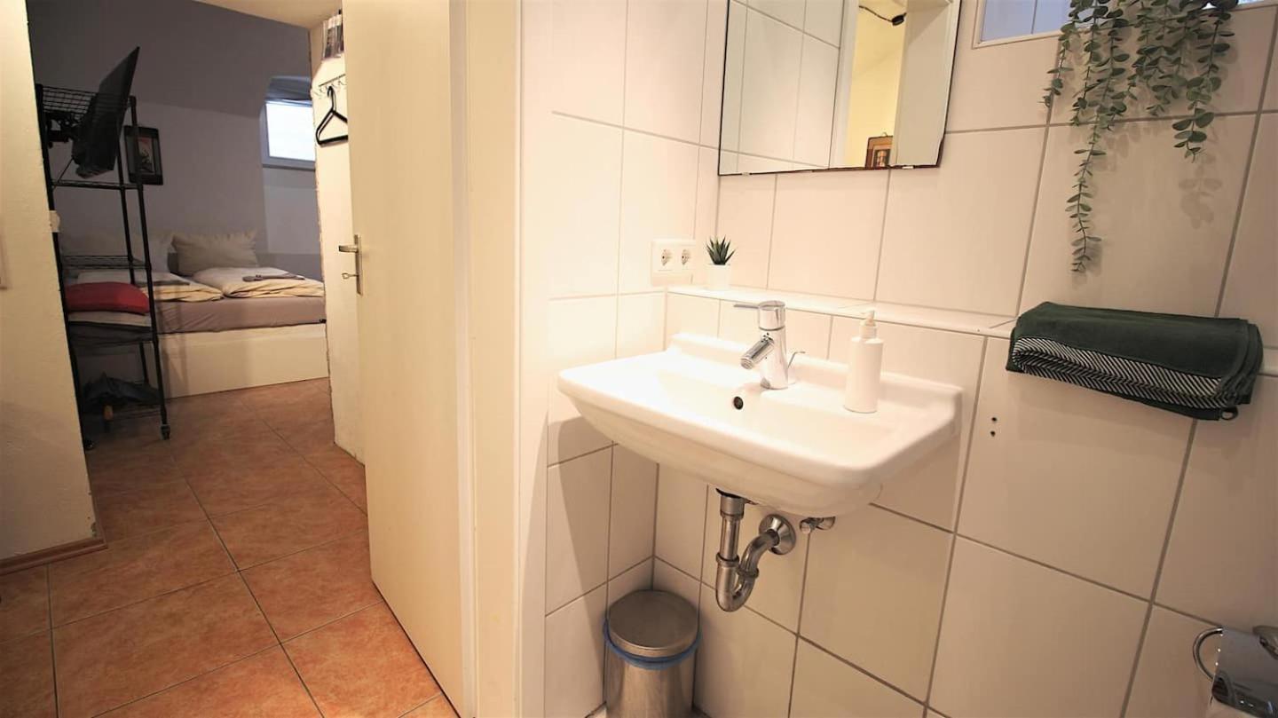 Fully Equipped Apartment Near Main Station Würzburg Esterno foto